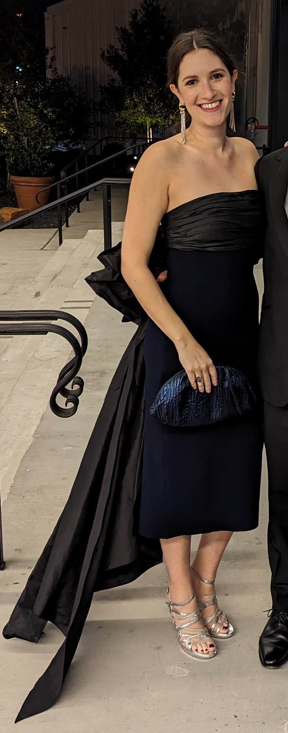 SONDRA ROBERTS クラッチバッグ Crinkle Metallic Clutch by Sondra Roberts | Rent the Runway