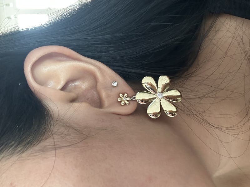ピアス LUV AJ Daisy Statement Earring- Silver LUV AJ - Daisy Statement Earrings in Silver – Blond Genius