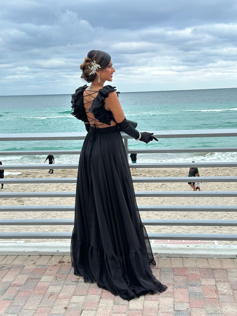 【Mac Duggal】フリルティアードフローラルカットアウトガウン Ruffled Cutout Gown by Ieena for Mac Duggal | Rent the Runway