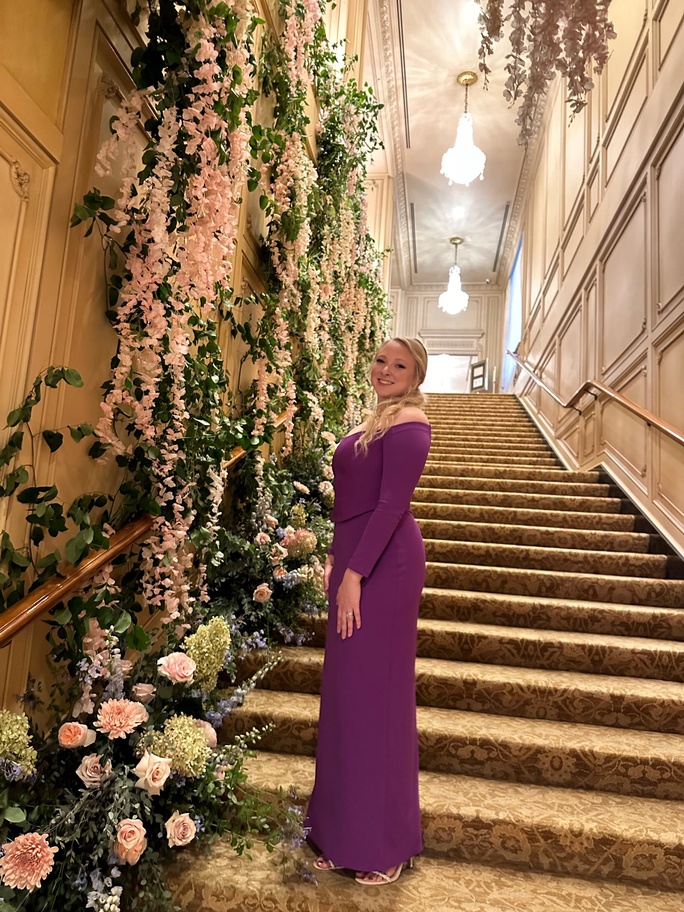 ◆SOLACE LONDON◆ヴェラケープ付きサテンガウン Kae Gown by Solace London | Rent the Runway