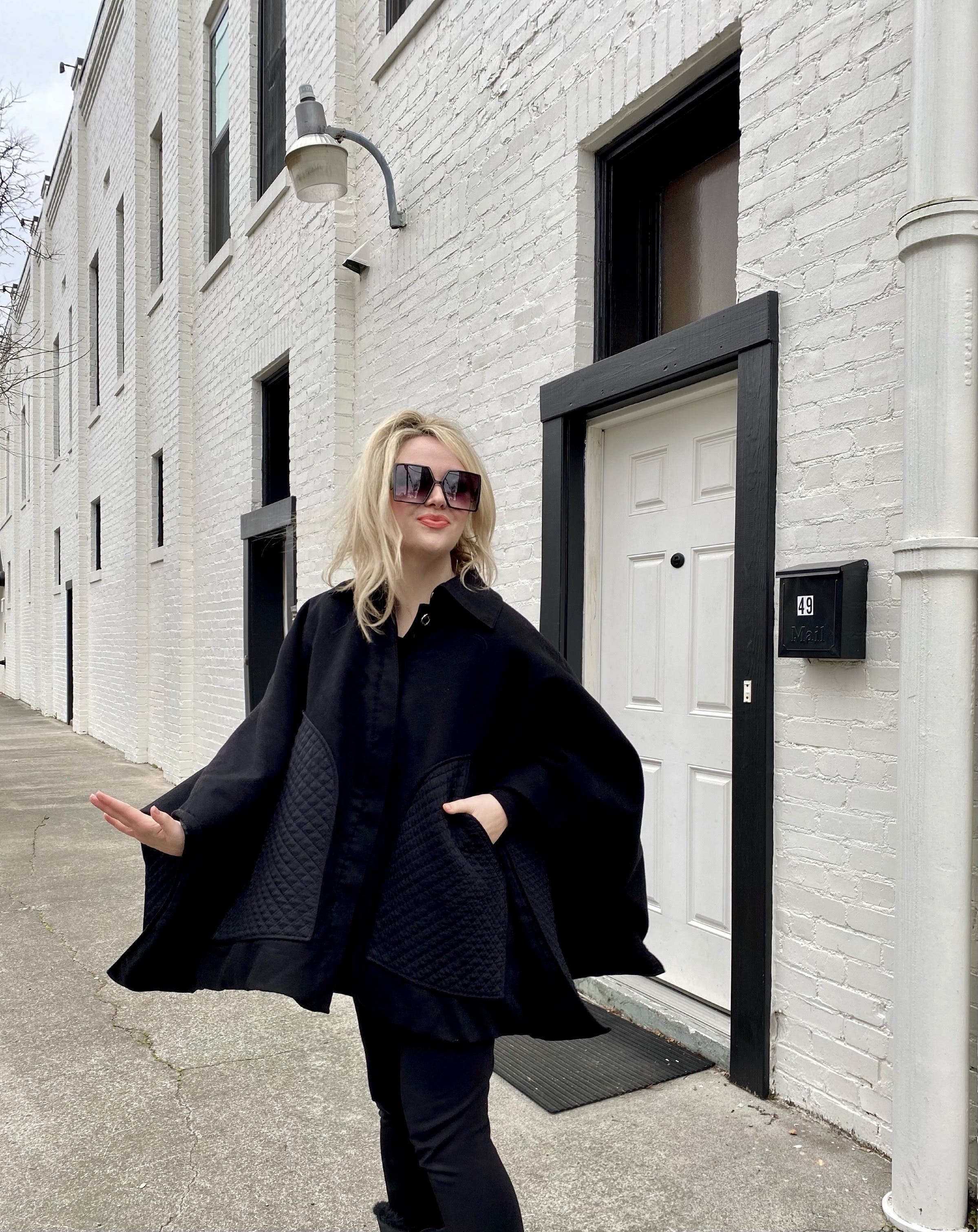 定価2.6万円 Bibiy MELINDA CAPE ポンチョ　リボン　ブラック 匿名発送 美品 Bibiy. MELINDA CAPE ケープコート ブラック - メルカリ