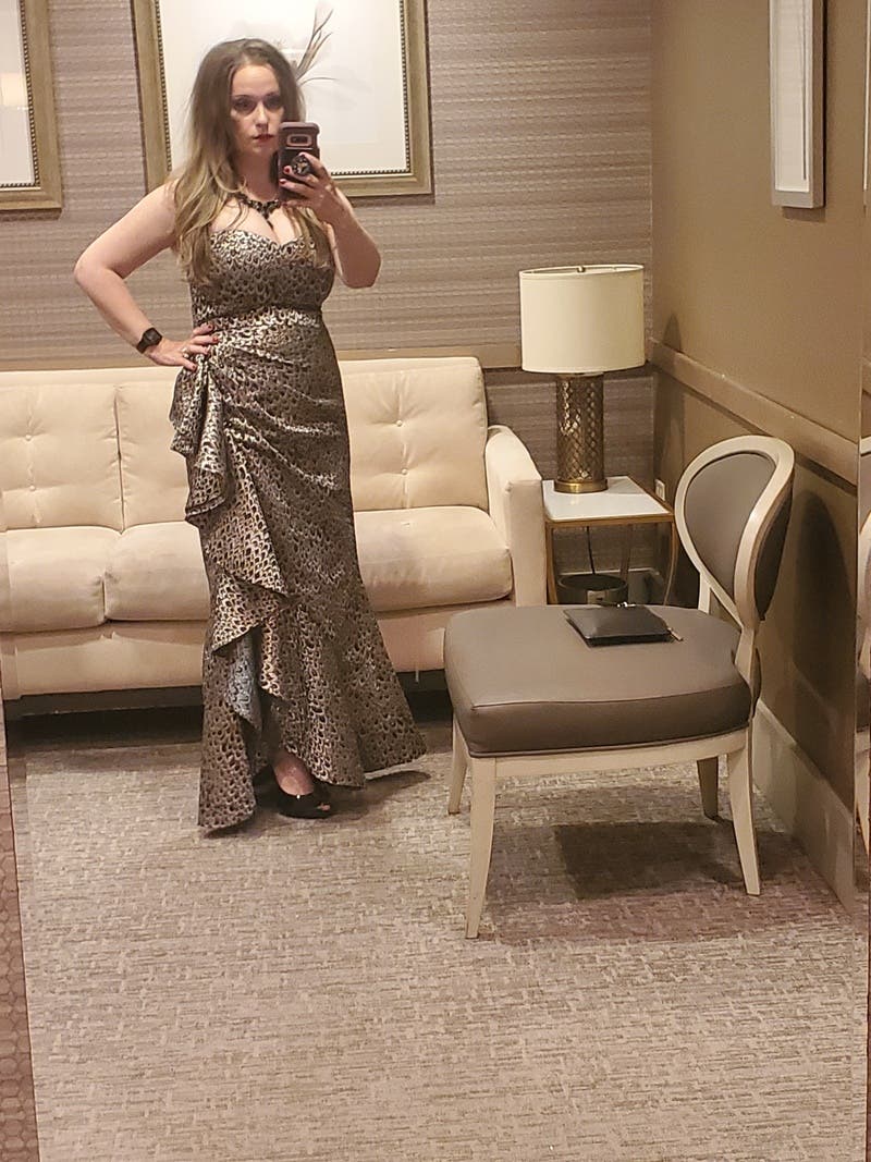 [Badgley Mischka] サテン サッシュ クラッチ チェーン取外し可 Badgley Mischka] サテン サッシュ クラッチ チェーン取外し可