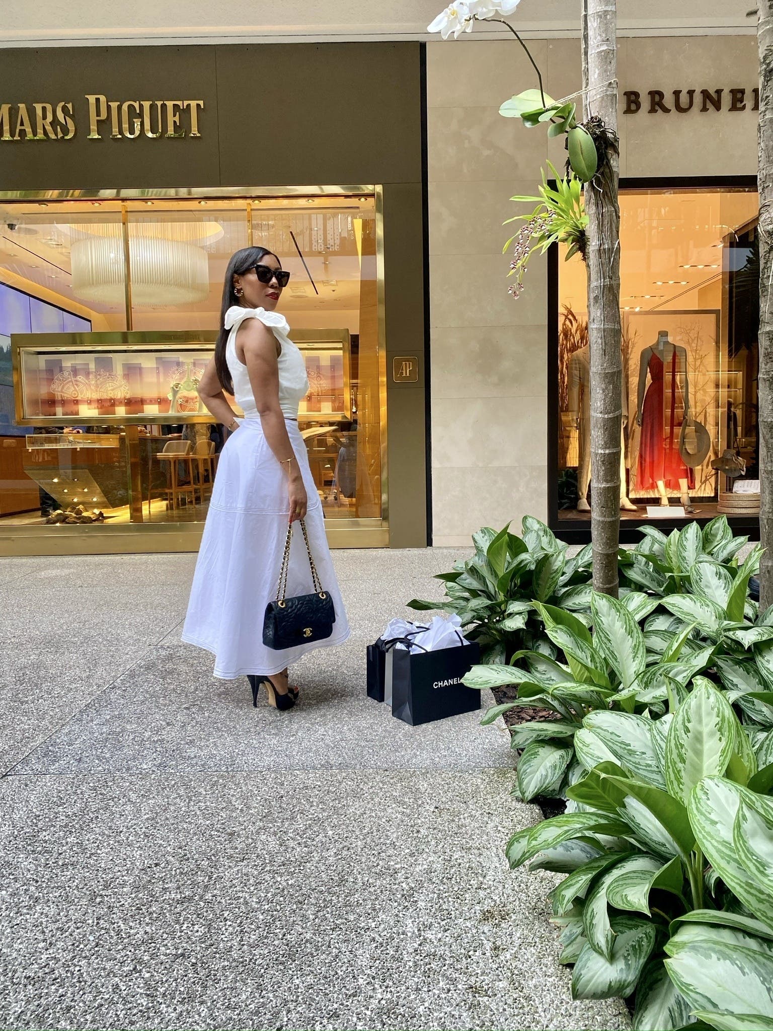 スカート VICTORIA BECKHAM Women Skirts 1125WSK006039AWO Beige Fitted Midi Skirt In White – Victoria Beckham Inc