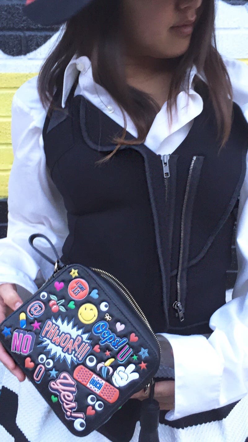 Anya Hindmarch｜All Over Stickers クロスボディ バッグ All Over Stickers Crossbody by Anya Hindmarch | Rent the Runway