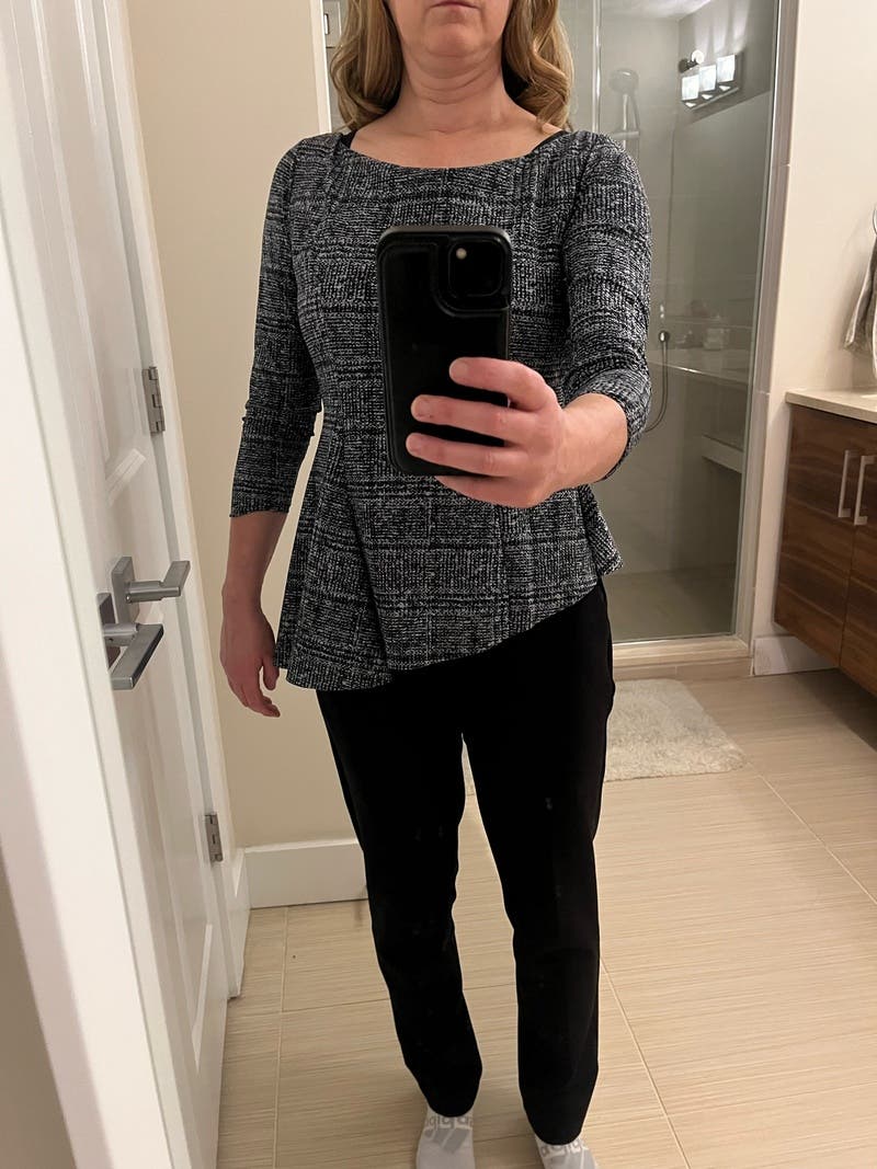 CHIARA BONI LA PETITE ROBE 売れ筋商品|||チアラ・ボニ・プティ・ローブ Tシャツ トップス レディース Tops Grey Chiara Boni La Petite Robe Poppy V-Neck Peplum Top | Saks