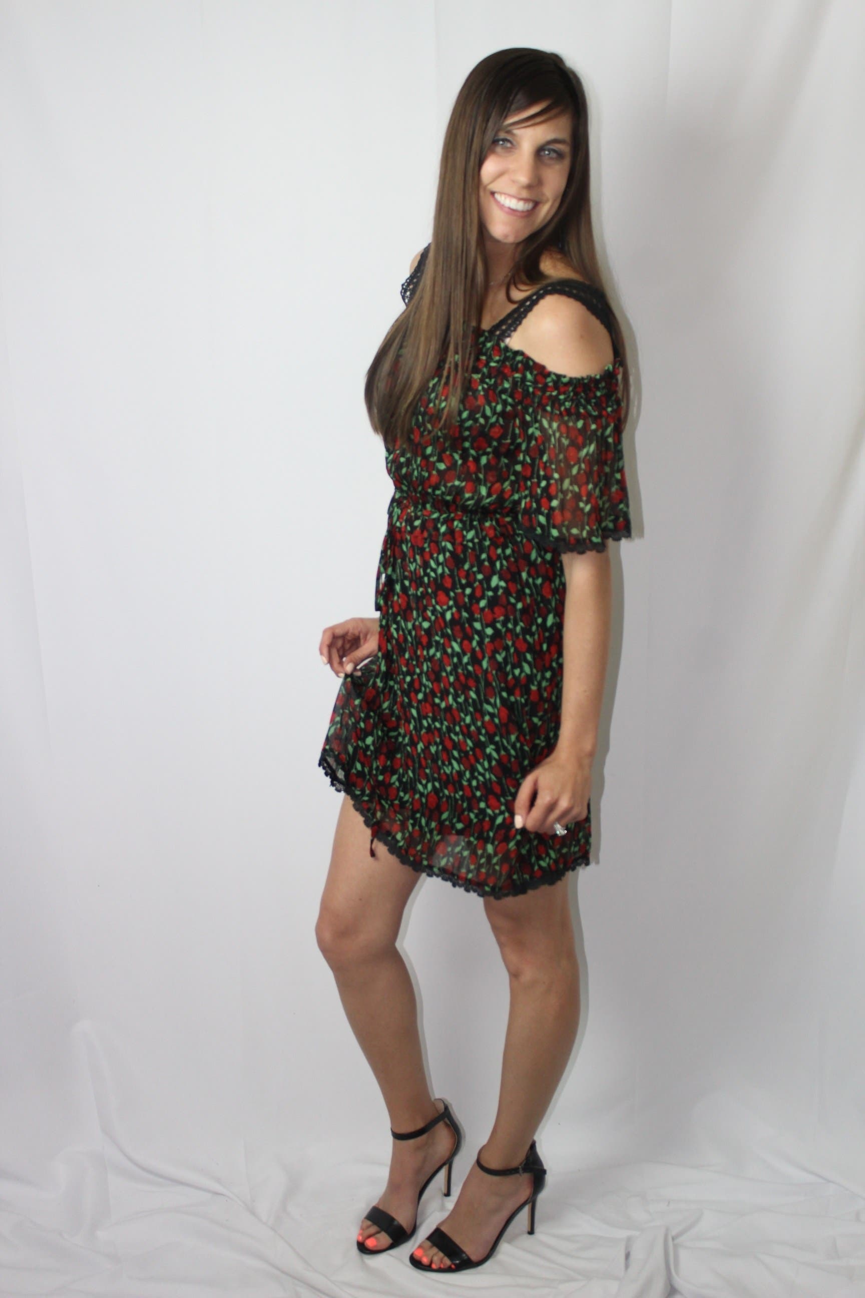 ワンピース CRINKLE ROSE DRESS CRINKLE ROSE DRESS 少しシワ感のある生地に、小さなローズを