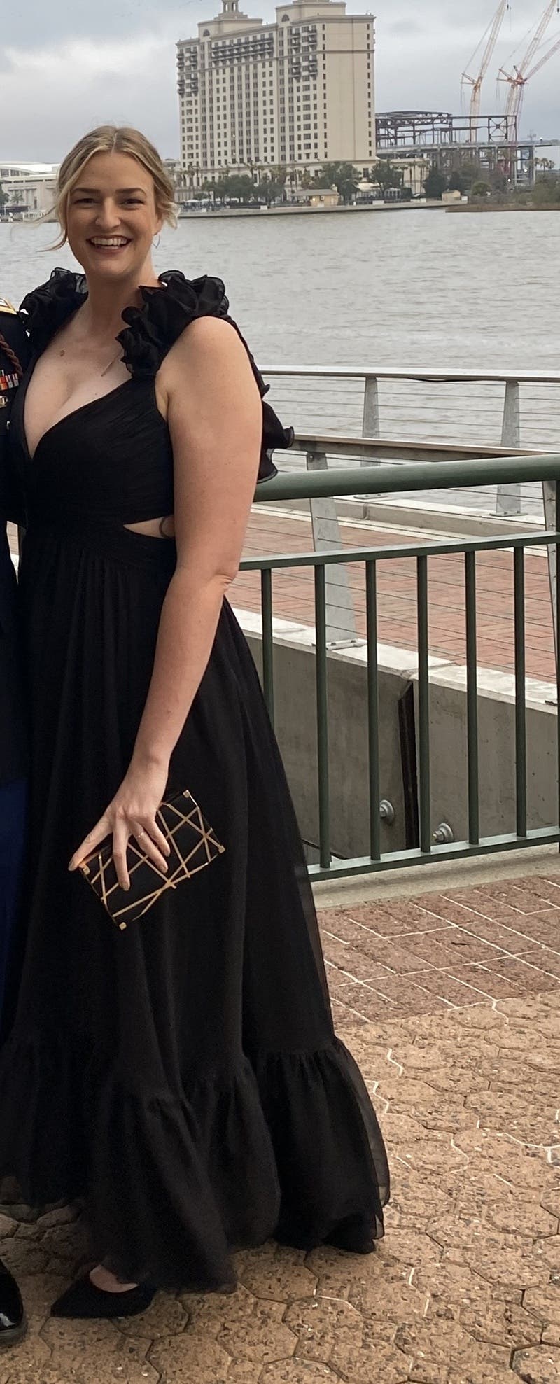 ★セール♪★MAC DUGGAL シフォンカットアウトドレス★ Ruffled Cutout Gown by Ieena for Mac Duggal | Rent the Runway