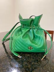 KIRA CHEVRON MINI BUCKET BAG  トリーバーチ NEW Tory Burch Kira Chevron Limone Yellow Leather Mini Bucket