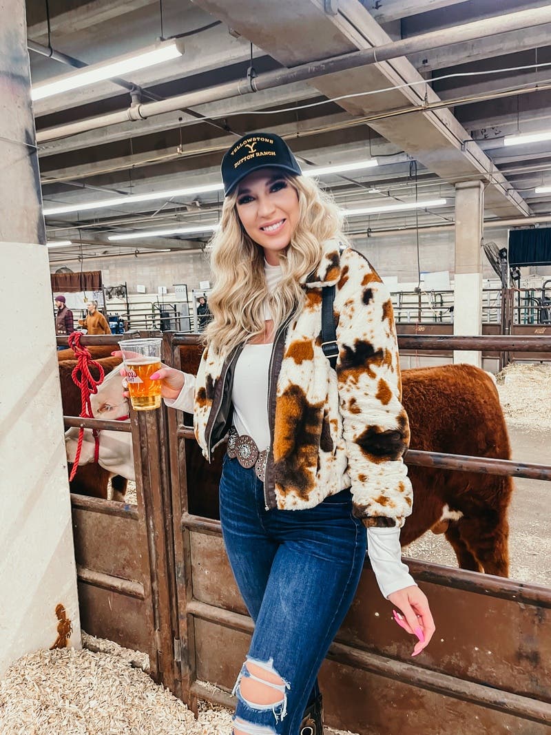 【U LAN】Kicket Cow Crop Fur Jacket Kicket Cow Crop Fur Jacket - ULAN | 60% - Asian Fashion
