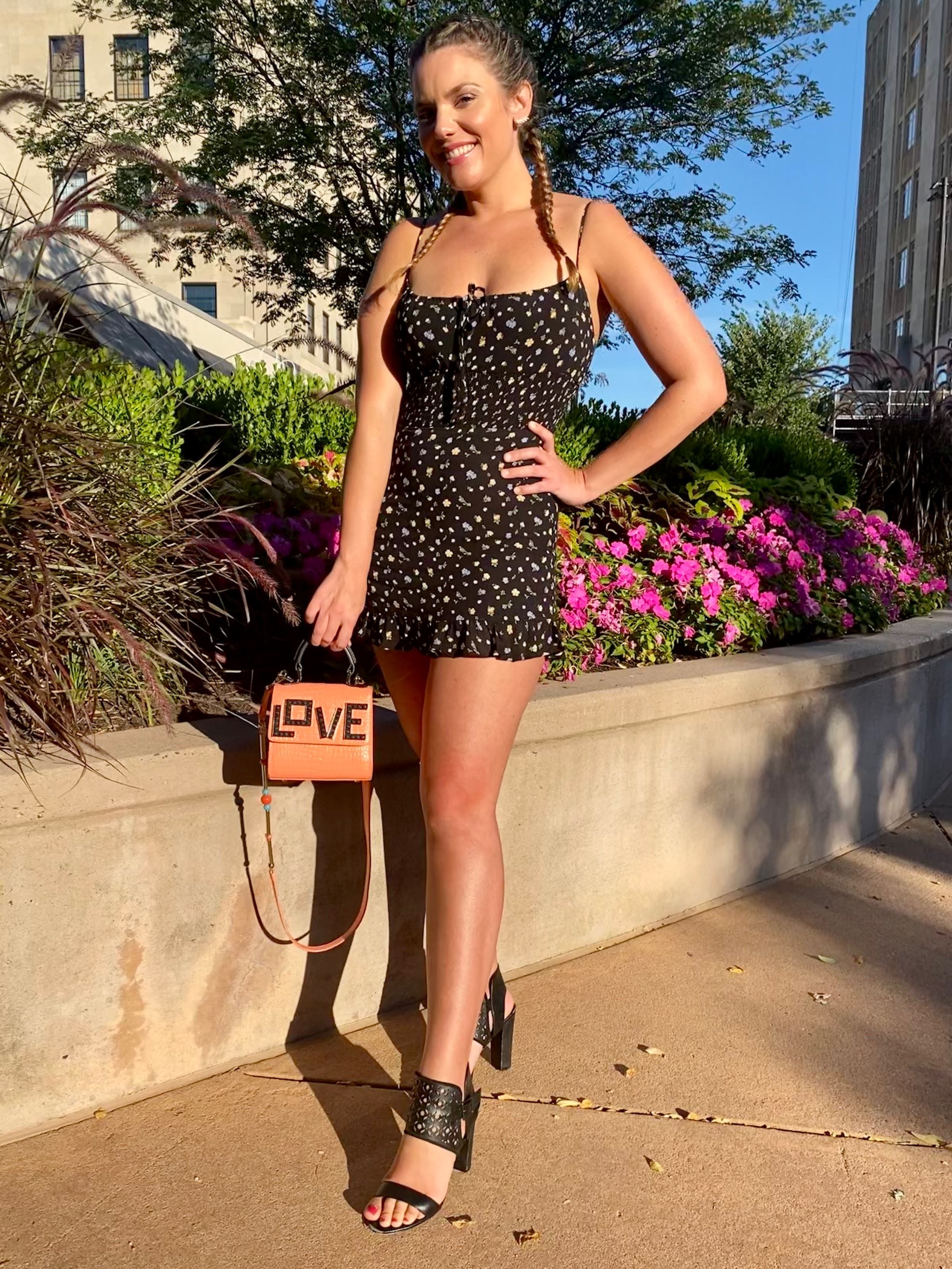 Reformation ブラック ミニ ワンピース Black Floral Printed Mini Dress by Reformation | Rent the Runway